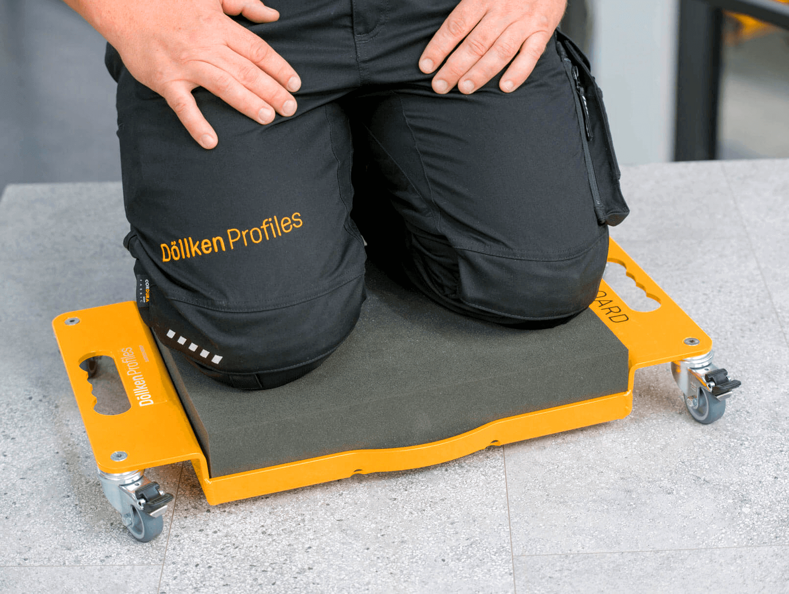 MULTIFUNCTIONEEL FLOORBOARD MET WIELEN